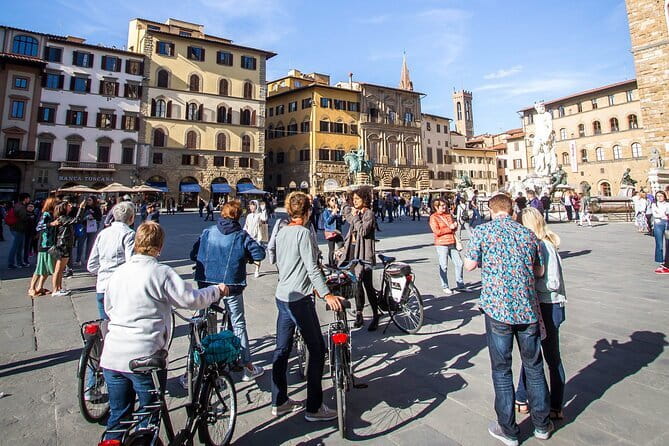 Florence Vintage Bike Tour–guided, small group or private option - Meeting up and gearing up with helmets and clear audio