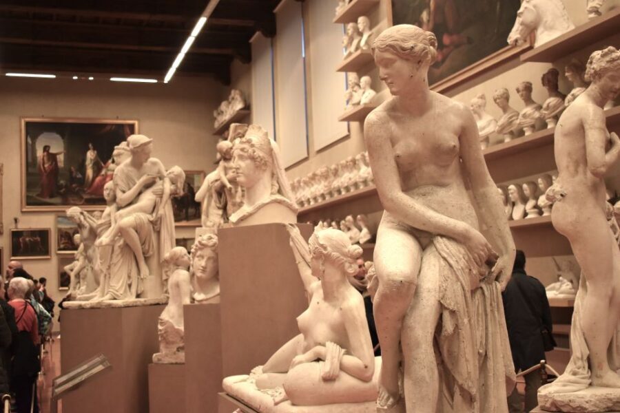 Florence: Walking Tour with Accademia Gallery - Medici district sweep: San Lorenzo and the Medici Chapels