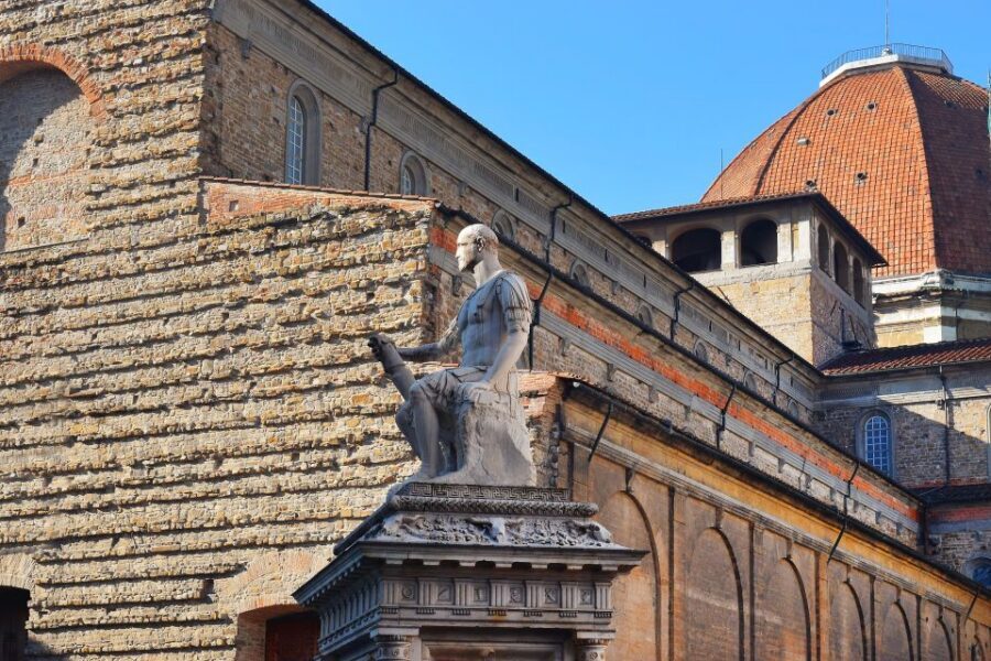 Florence: Walking Tour with Guided Visit to The Duomo - From Medici streets to Piazza Signoria: the route that gets you oriented fast