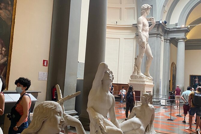 Florence: Whispers of the Renaissance walking tour - Radios and headsets: the difference between hearing the story and missing it