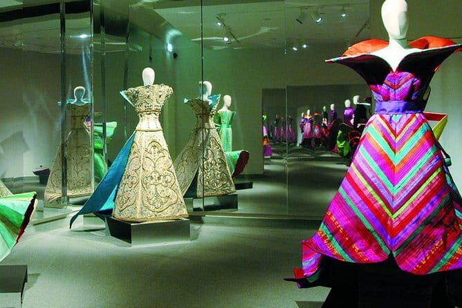 Florentine Fashion Private Tour - Ferragamo Museum: why shoes matter in Italian design