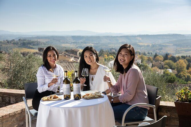 Food and Wine Lesson and Wine Tasting in San Gimignano - Vernaccia di San Gimignano: the white wine the town takes seriously