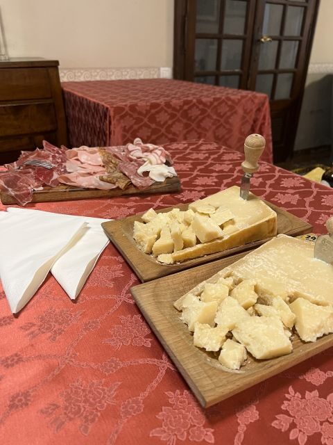 From Bologna: Parmesan, Vinegar, Lambrusco with Transfer - Parmesan, vinegar, and Lambrusco: why this Bologna food day is worth it