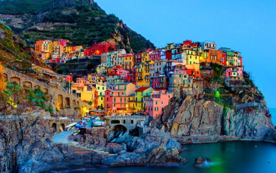 From Florence: Cinque Terre Day Trip with Lunch - Getting started: meeting the guide and rolling out from Florence