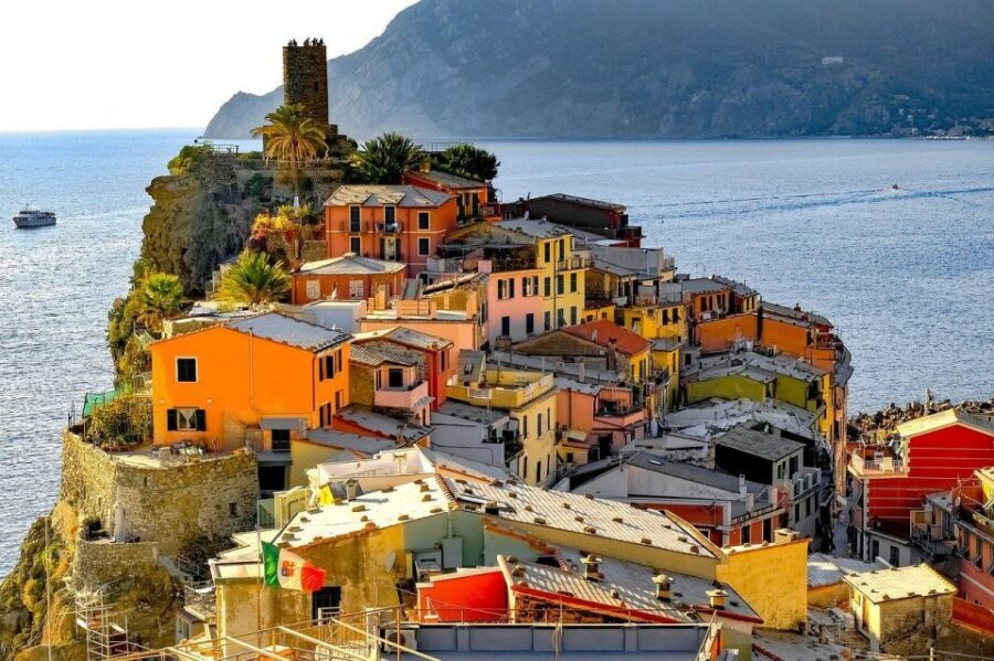 From Florence: Cinque Terre guided tour with Lucca - Manarola walk: steep terraces, castle remnants, and quick viewpoints