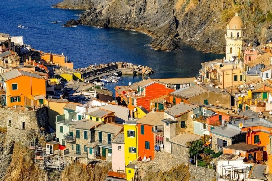 From Florence: Cinque Terre guided tour with Lucca - Boat ride on Cinque Terre waters: the easiest way to enjoy the coastline
