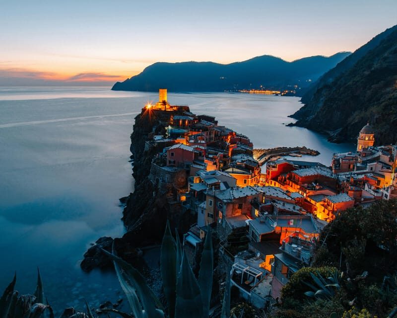 From Florence: Cinque Terre guided tour with Lucca - The quick train moment and Corniglia: the town set back from the beach