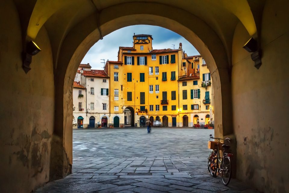 From Florence: Pisa & Lucca Day Tour with Buccellato Tasting - Leaving Florence: the bus ride that keeps the day simple