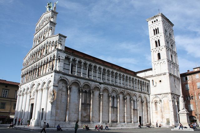From Florence: Pisa & Lucca Day Tour with Buccellato Tasting - Lucca inside the walls: rooftops, squares, and the slower pace