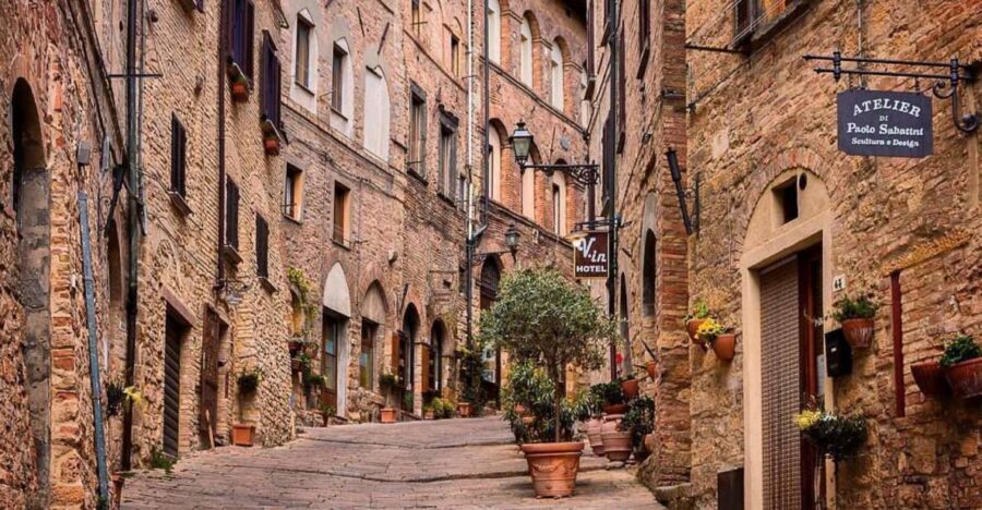From Florence: PRIVATE Tour of San Gimignano and Volterra - From Florence to the Tuscan hills in a private Mercedes
