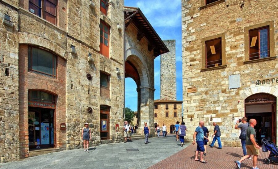 From Florence: PRIVATE Tour of San Gimignano and Volterra - The Twilight Saga: New Moon set stop, and who will enjoy it most