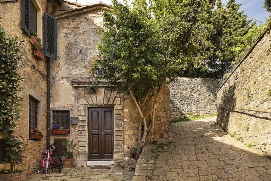 From Florence: PRIVATE Tour of San Gimignano and Volterra - Fortezza Medicea and Palazzo dei Priori: finishing Volterra in style