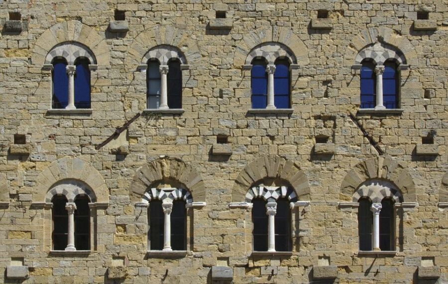 From Florence: PRIVATE Tour of San Gimignano and Volterra - Private guide service: what Alessandro’s style really changes