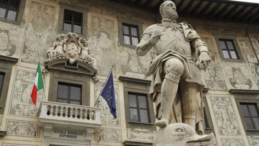 From Florence: PRIVATE Trip to Pisa, San Gimignano, & Siena - Pisa: Piazza dei Cavalieri and the Leaning Tower photo trick