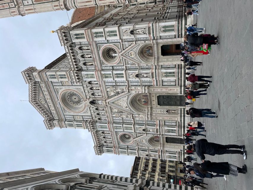 From Livorno: Guided Day Trip to Florence and Pisa by Bus - Ponte Vecchio: short stop, best results with simple photo strategy