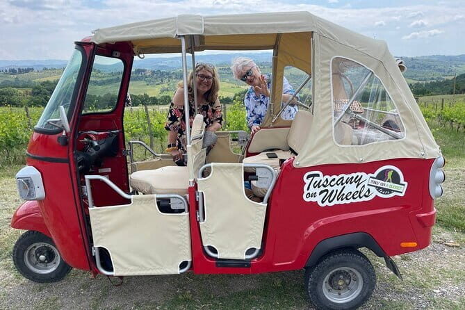 From San Gimignano: Tuscany Wine tour by Tuk Tuk with Lunch - Stop 1: Scenic photo moments and local context en route
