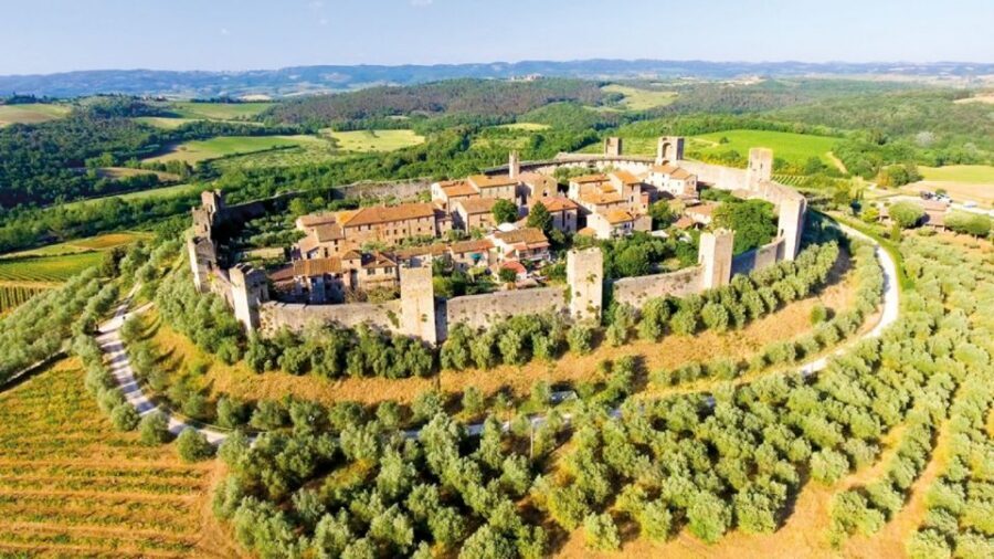 From San Gimignano: Vespa Tour in Chianti - Castellina in Chianti: short town break, photos, and a bit of breathing room
