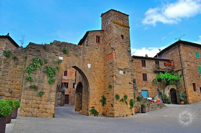 Full Day PRIVATE Guided Tour in Val D'Orcia Region - Monticchiello: medieval fortifications and a real lunch pause