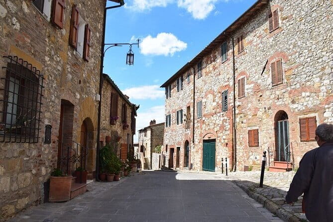 Full Day Private Guided Tour to Assisi and Cortona from Florence - Passignano sul Trasimeno: a 30-minute lake breather