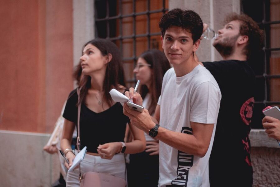Fusion between treasure hunt and escape room in Bologna - The Tech Reality: No App, But You Still Need a Smooth Phone Flow