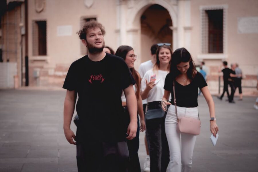 Fusion between treasure hunt and escape room in Bologna - Language Choice: Lupin in Italian, Cluedo Also in English