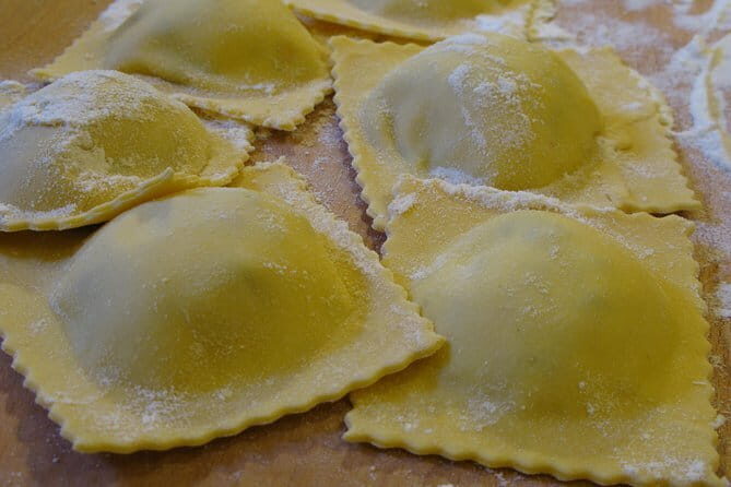 Gluten-Free Dinner & Wine in the Chef's Charming Home - The flow of the night: prosecco, family-style courses, and optional kitchen involvement