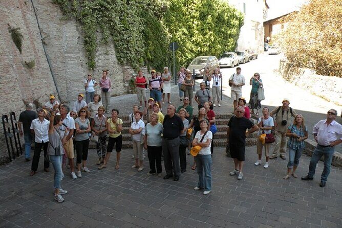 Gubbio: Private walking tour with official guide - Starting at Piazza dei Quaranta Martiri and getting your bearings