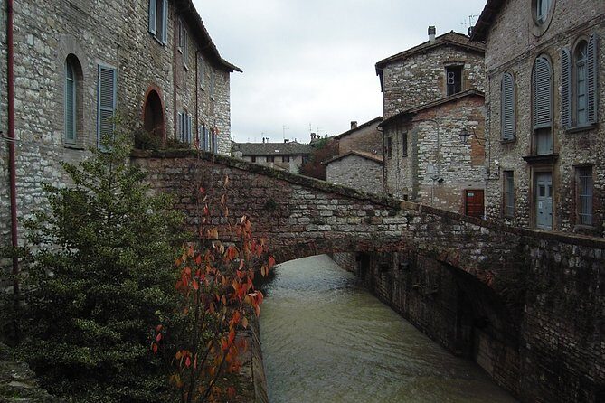 Gubbio: Private walking tour with official guide - Stop 1: Gubbio’s medieval atmosphere in about 30 minutes