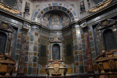 Guided Medici Tour Florence: Discover Mysteries & History - Duomo stop: Santa Maria del Fiore as your orientation anchor (10 minutes)