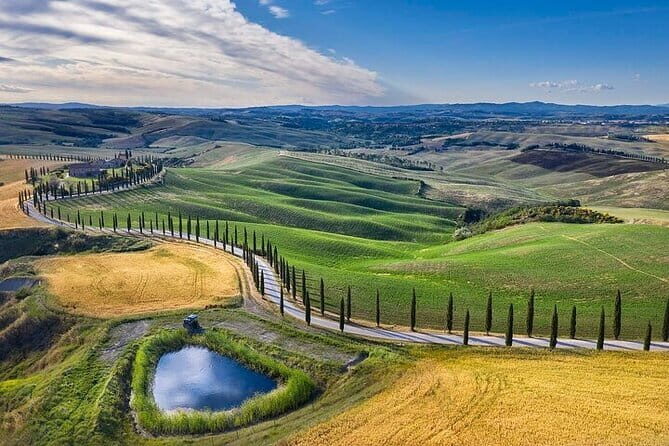 Guided tour in wonderful Tuscany - Crete Senesi: clay hills, lone trees, and the lunar look