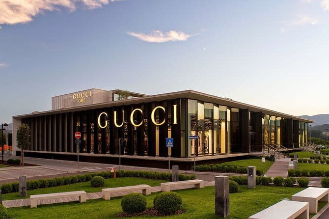 Hire a driver for The Mall Outlet - Limousine Service Florence - The Mall Firenze: why this is a real shopping destination