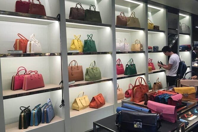 Hire a driver for The Mall Outlet - Limousine Service Florence - Who this shopping transfer is best for