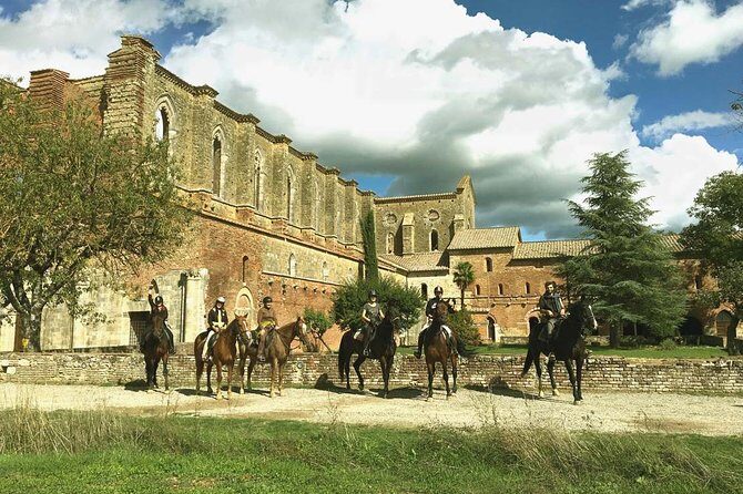 Horse Riding in Tuscany for Experienced Riders: Full-day Trail Ride - Horses, helmets, and rider limits: how to ride comfortably and safely