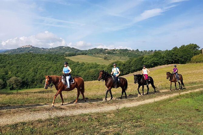 Horse Riding in Tuscany for Experienced Riders: Full-day Trail Ride - Guides and small-group riding: why it feels more personal