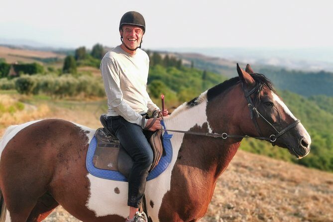 Horsebackriding - explore Tuscan nature - Meet the horses first, not last
