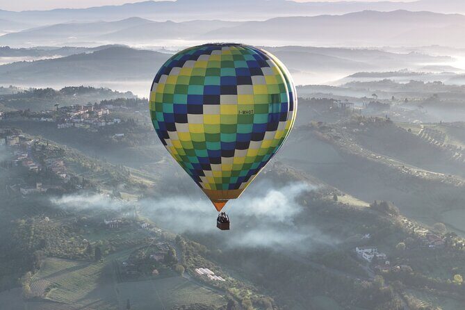 Hot air balloon over the hills of Pienza, Montalcino and Val D'Orcia - Key things that make this balloon ride special