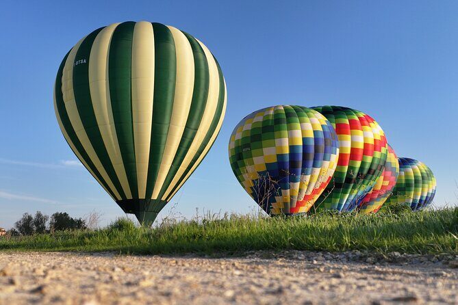 Hot air balloon over the hills of Pienza, Montalcino and Val D'Orcia - Practical tips so your sunrise flight goes smoothly