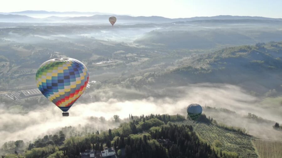 Hot Air Balloon, Pienza, Montalcino, Val D'orcia - Champagne landing and local breakfast: the payoff after you land