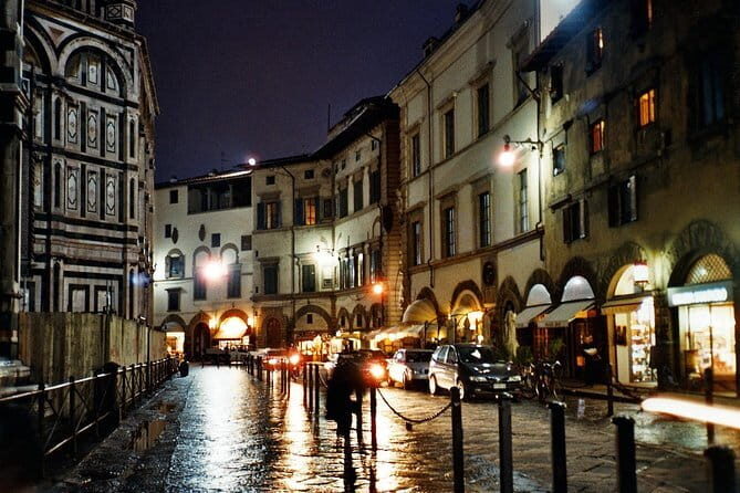 Illuminated Florence Tour for Kids and Families with Gelato and Pizza - Finding Pinocchio Tours at Piazza della Signoria