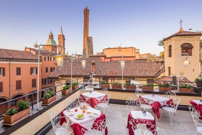 Italian Wine Tasting on the Panoramic Terrace in Bologna - Starting in Piazza del Nettuno: easy to find, easy to begin