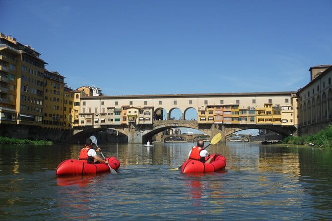 Kayaking on the Arno River in Florence under the Pontevecchio Arcade - Key highlights to clock before you go