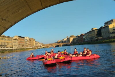 Kayaking on the Arno River in Florence under the Pontevecchio Arcade - The inflatable raft setup: easy control, simple safety