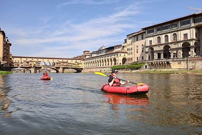 Kayaking on the Arno River in Florence under the Pontevecchio Arcade - What to wear (and what to carry) so you enjoy it