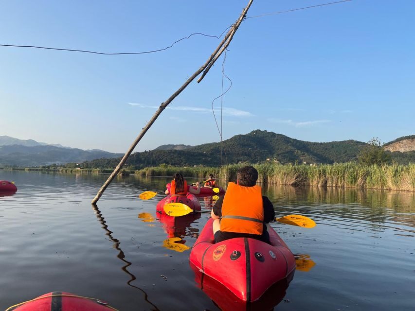 Lago di Massaciuccoli: tour in kayak con Aperitivo - Safety briefing first, then you’re paddling through the reeds