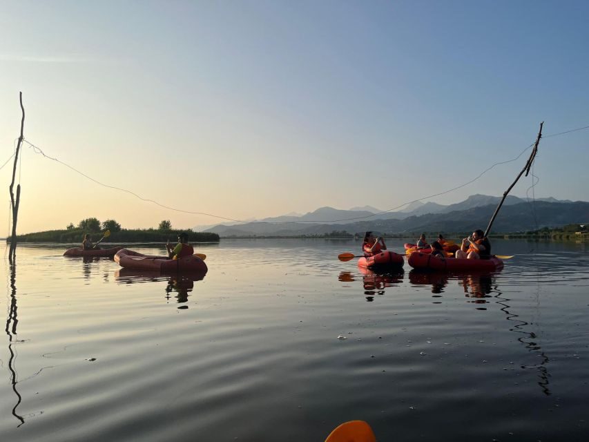 Lago di Massaciuccoli: tour in kayak con Aperitivo - Expect some walking too: gentle hiking on the way