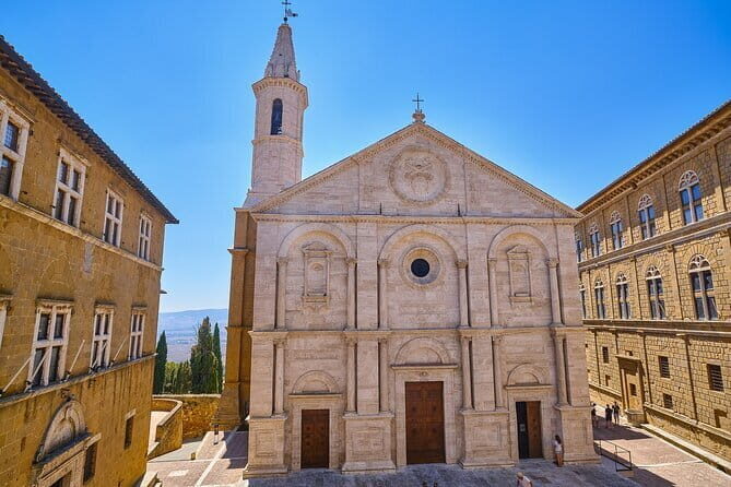 Lands of Brunello wine Pienza and Montalcino with Gourmet Lunch - Val d’Orcia first: postcard views with real context