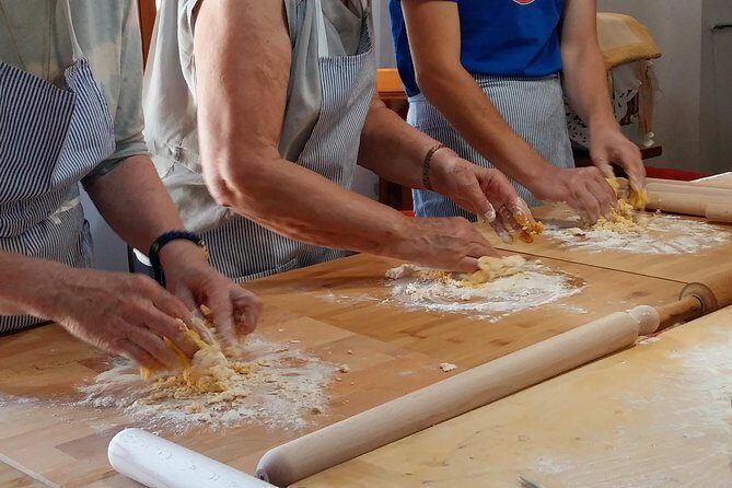 Lezione con Chef di Cucina Tradizionale Bolognese - What the Hilltop Setting Adds to the Class
