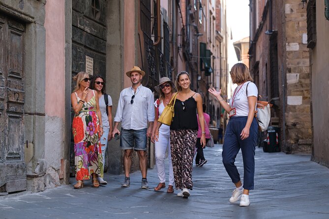 Lucca Aperitivo evening walk with food and wine for Small Groups - Via Fillungo and San Frediano Church: shopping street with real heritage