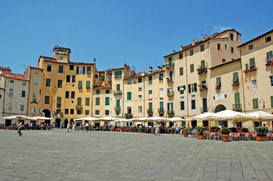 Lucca: City Highlights Walking Tour - Teatro del Giglio and Piazza del Giglio: history in performance mode