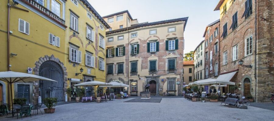 Lucca: Guided City by Night Walking Tour - Who this tour fits best
